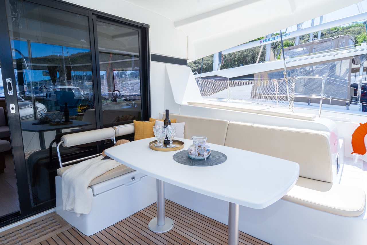 Lagoon 42 - 4 + 2 cab. — photo 17