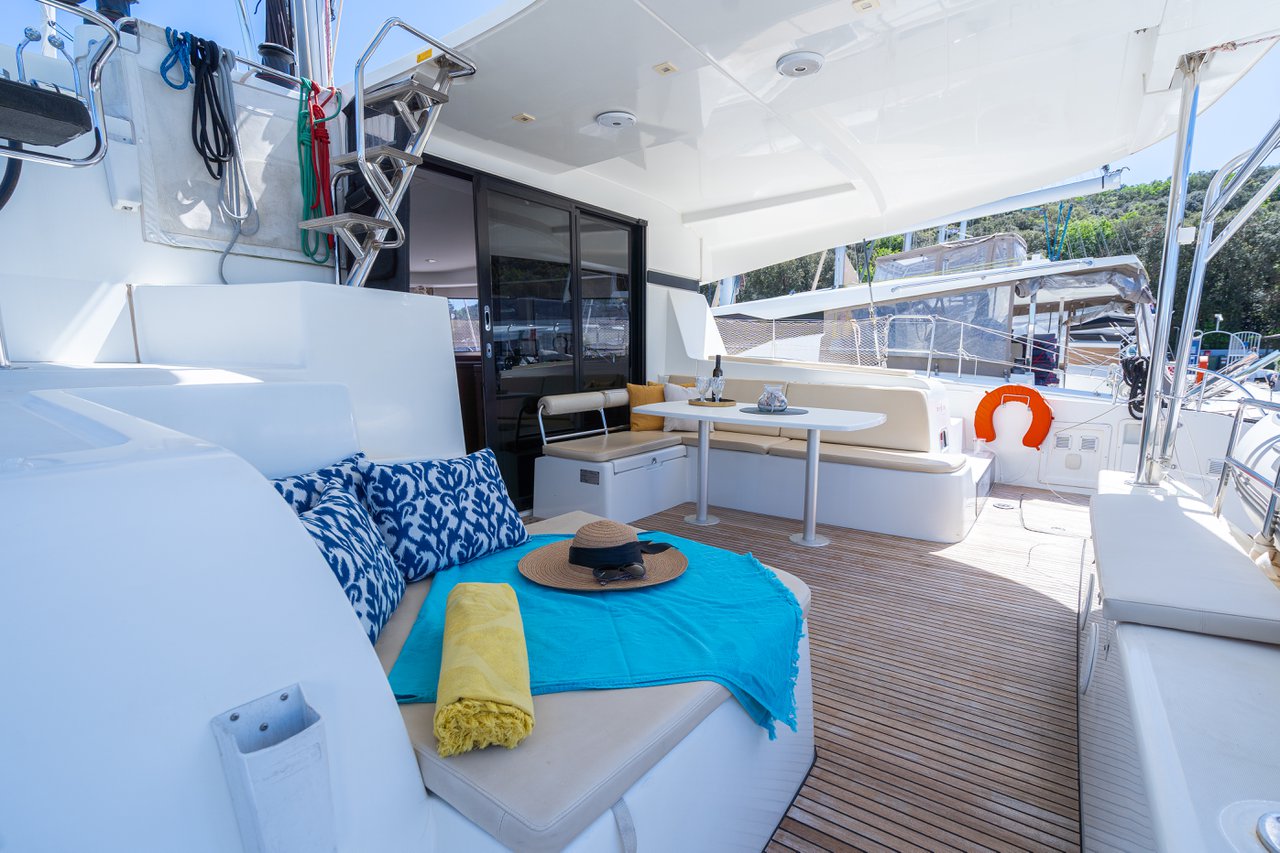 Lagoon 42 - 4 + 2 cab. — photo 19