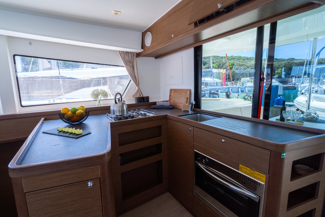 Lagoon 42 - 4 + 2 cab. — photo 23