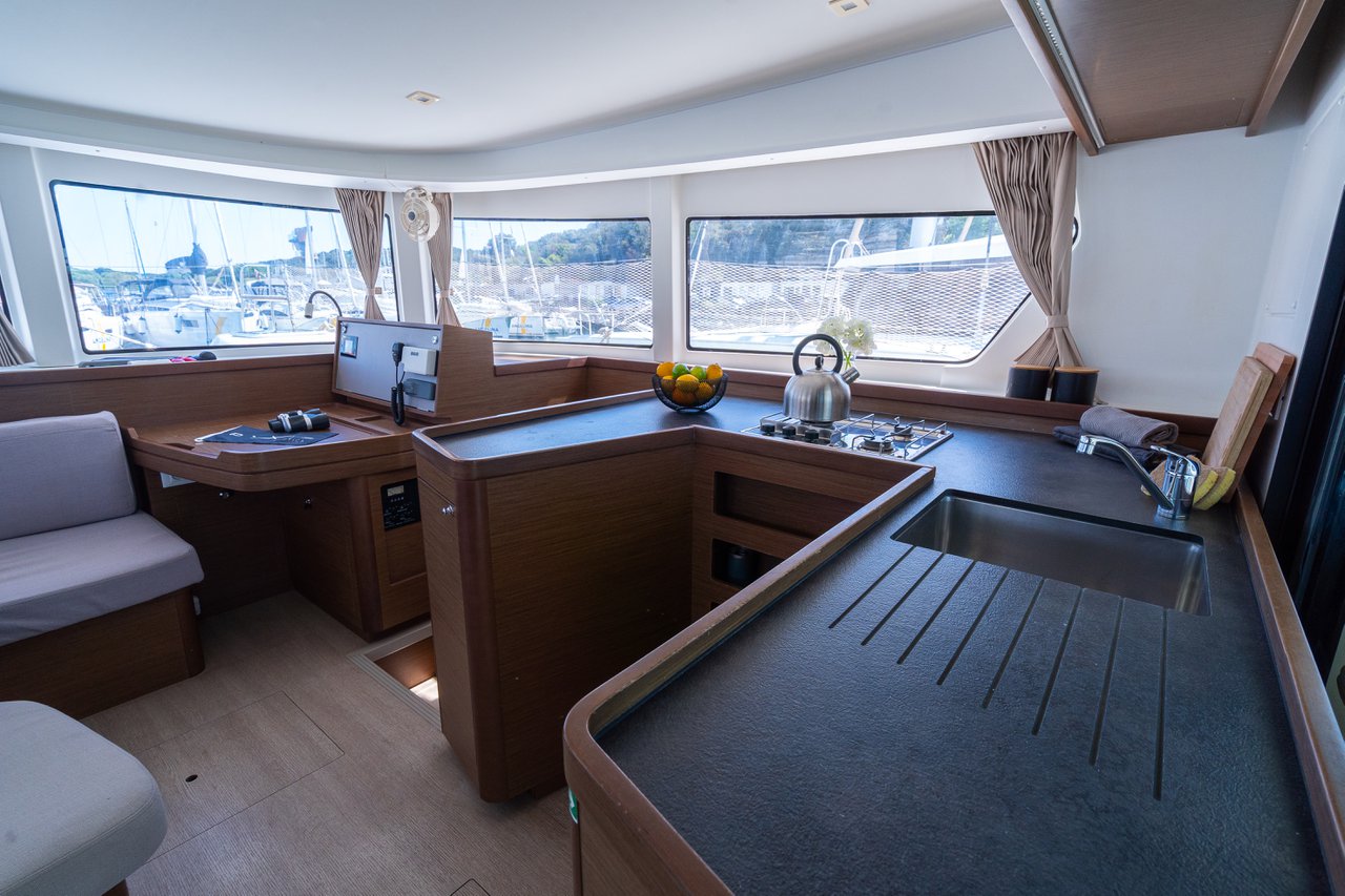 Lagoon 42 - 4 + 2 cab. — photo 25