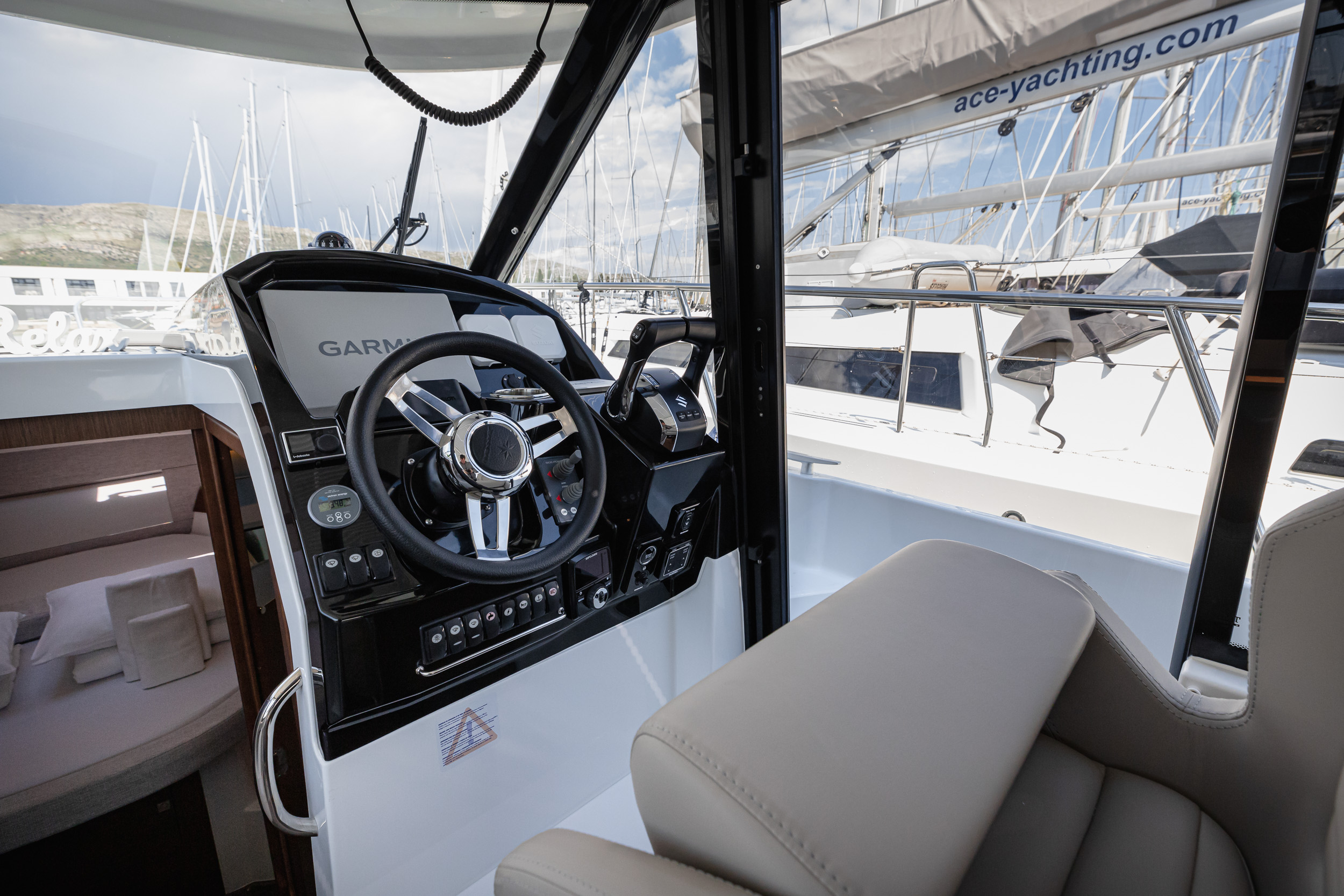 Merry Fisher 895 Offshore — photo 4