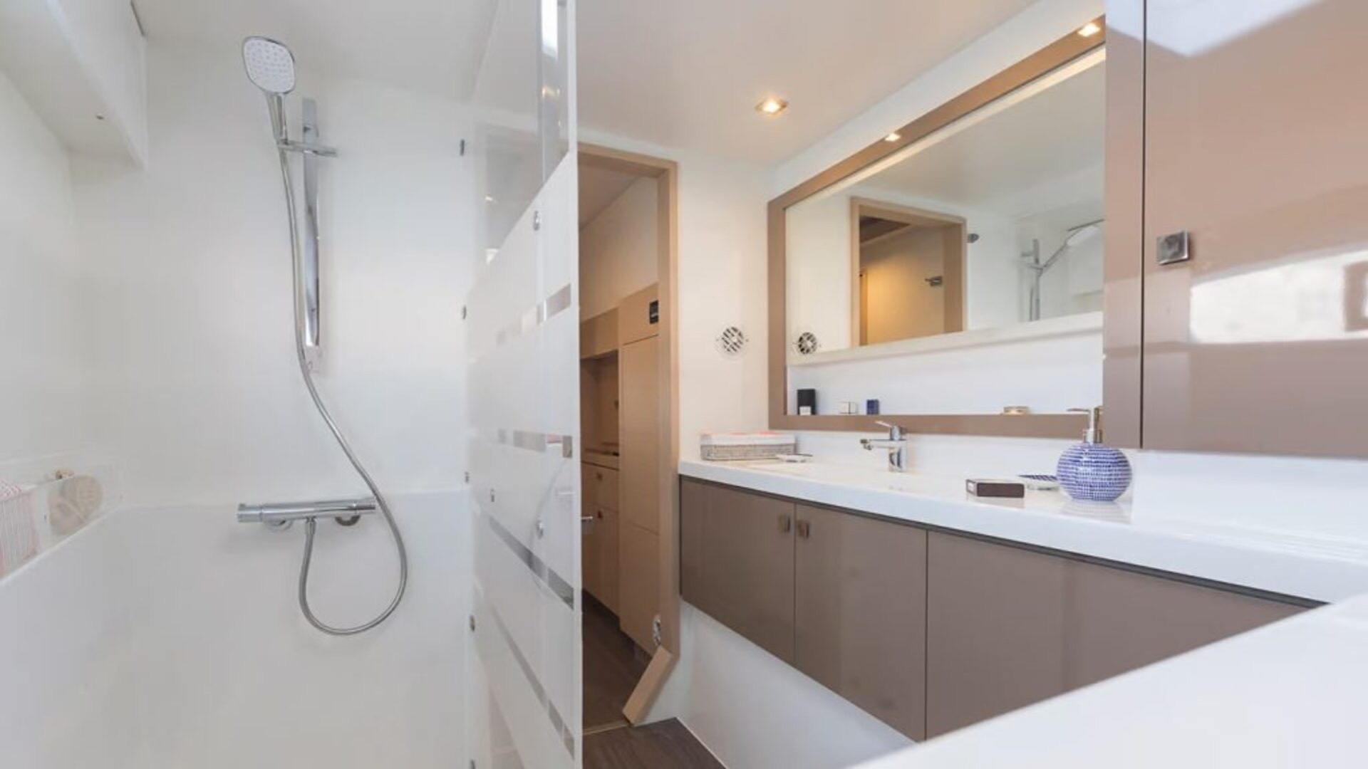 Fountaine Pajot Astrea 42 - 4 + 2 cab. — photo 28