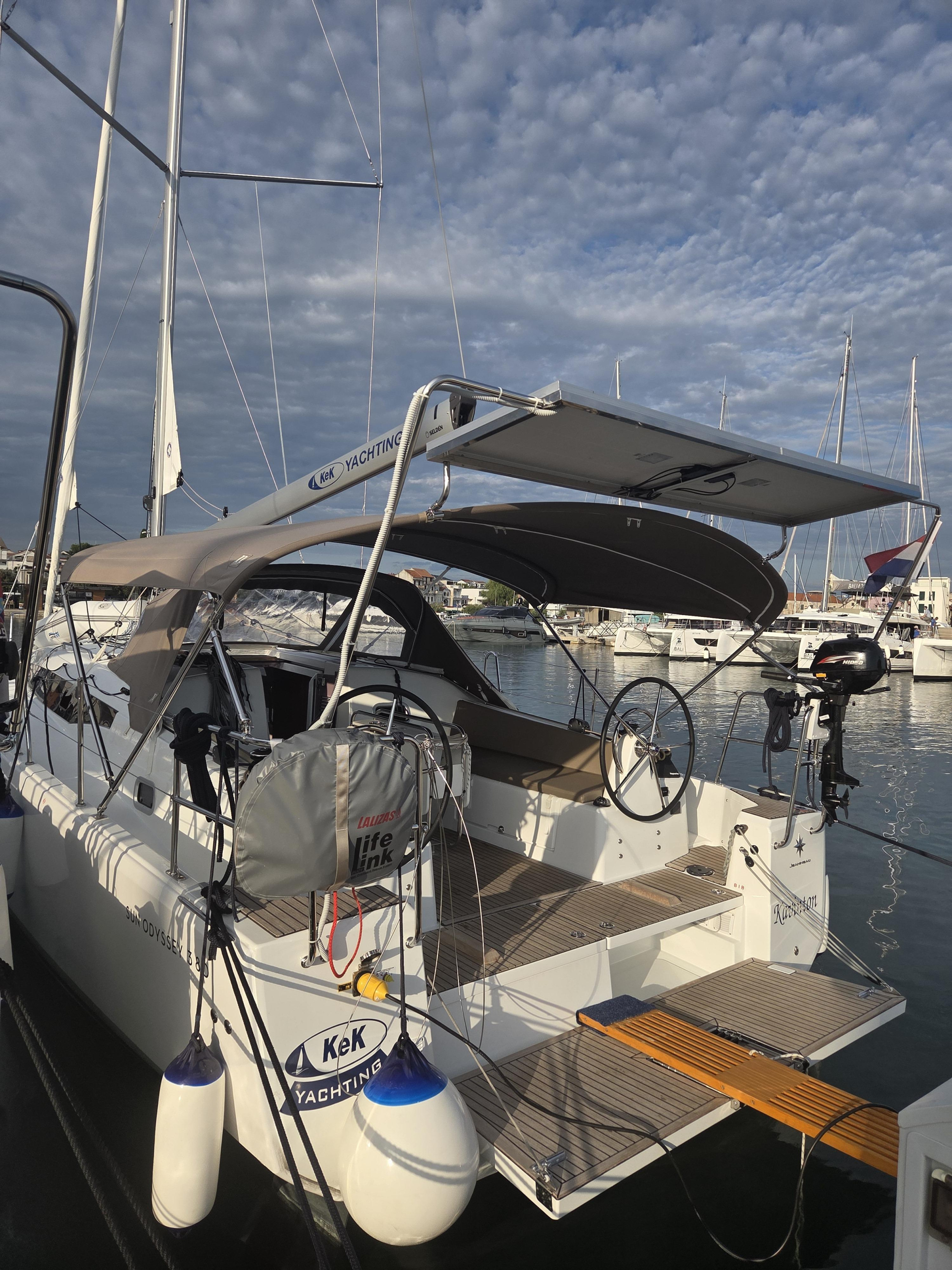 Sun Odyssey 380 - 3 cab. — photo 3
