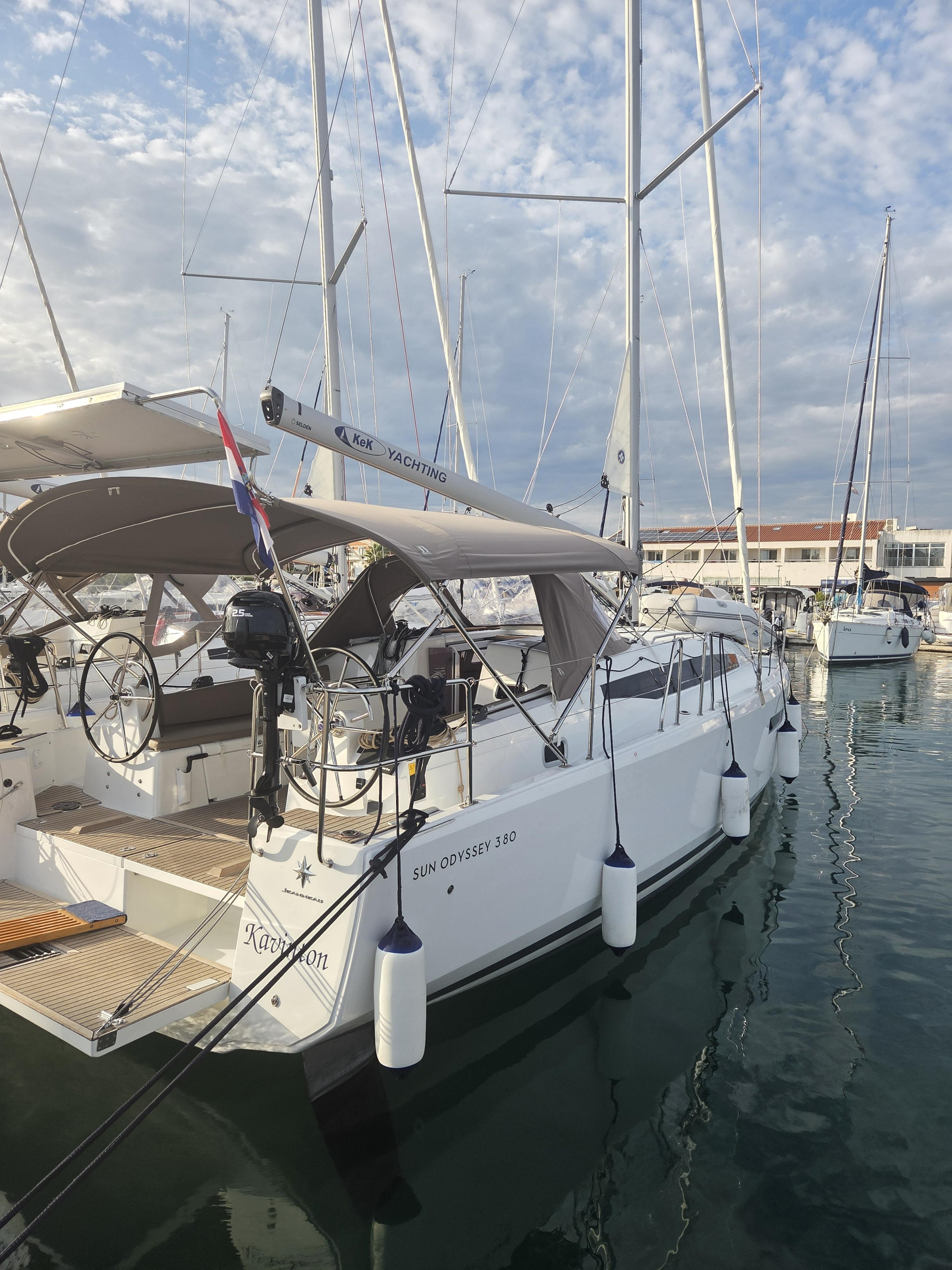 Sun Odyssey 380 - 3 cab. — photo 4