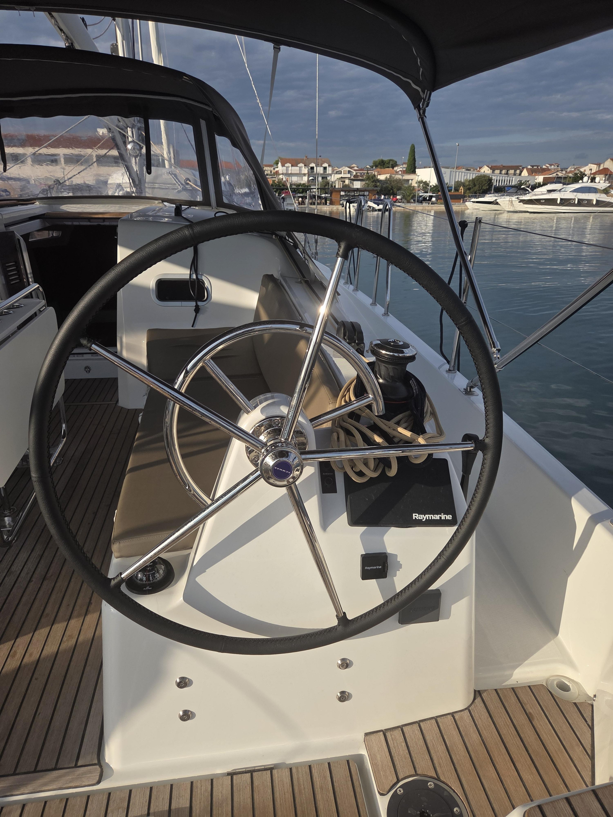 Sun Odyssey 380 - 3 cab. — photo 6