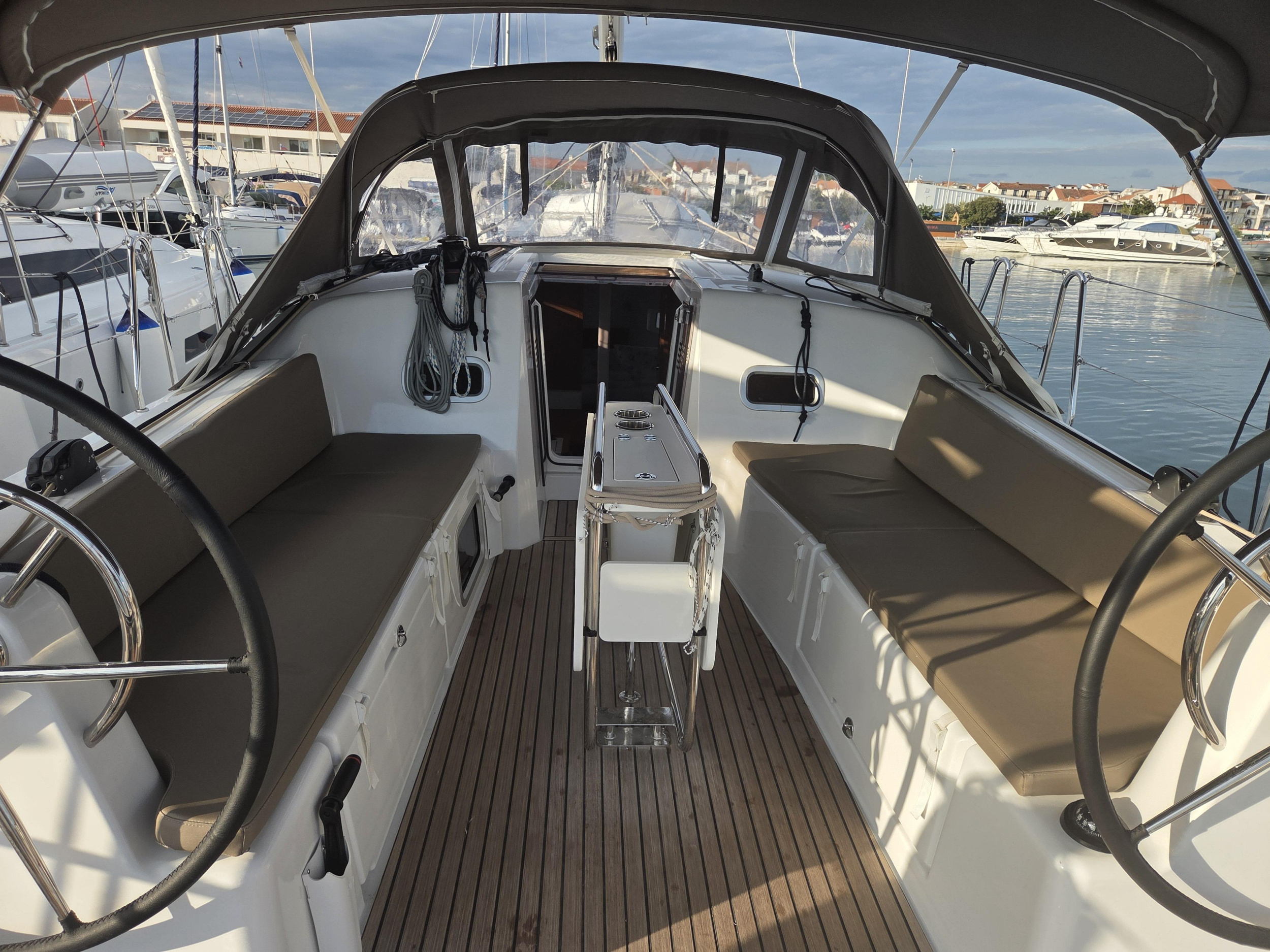 Sun Odyssey 380 - 3 cab. — photo 7