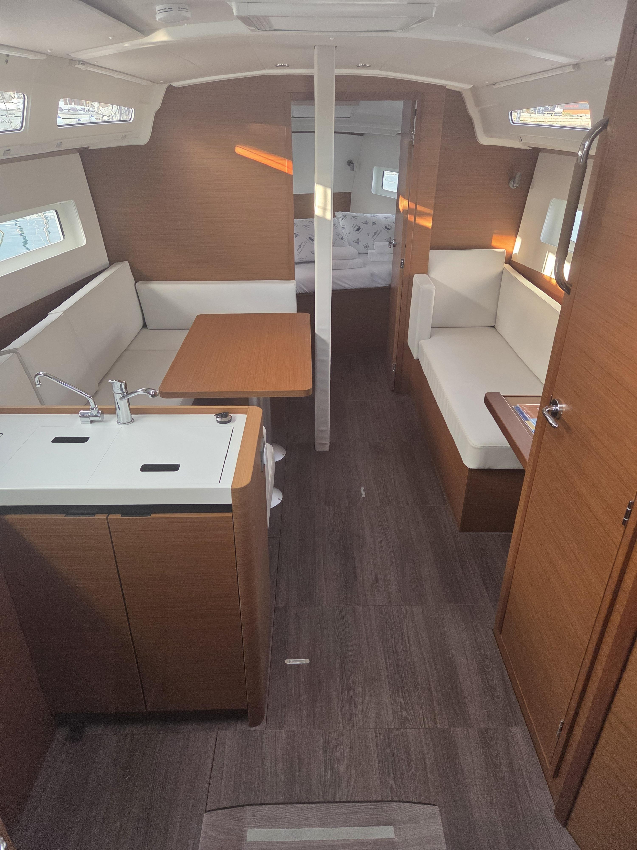 Sun Odyssey 380 - 3 cab. — photo 8