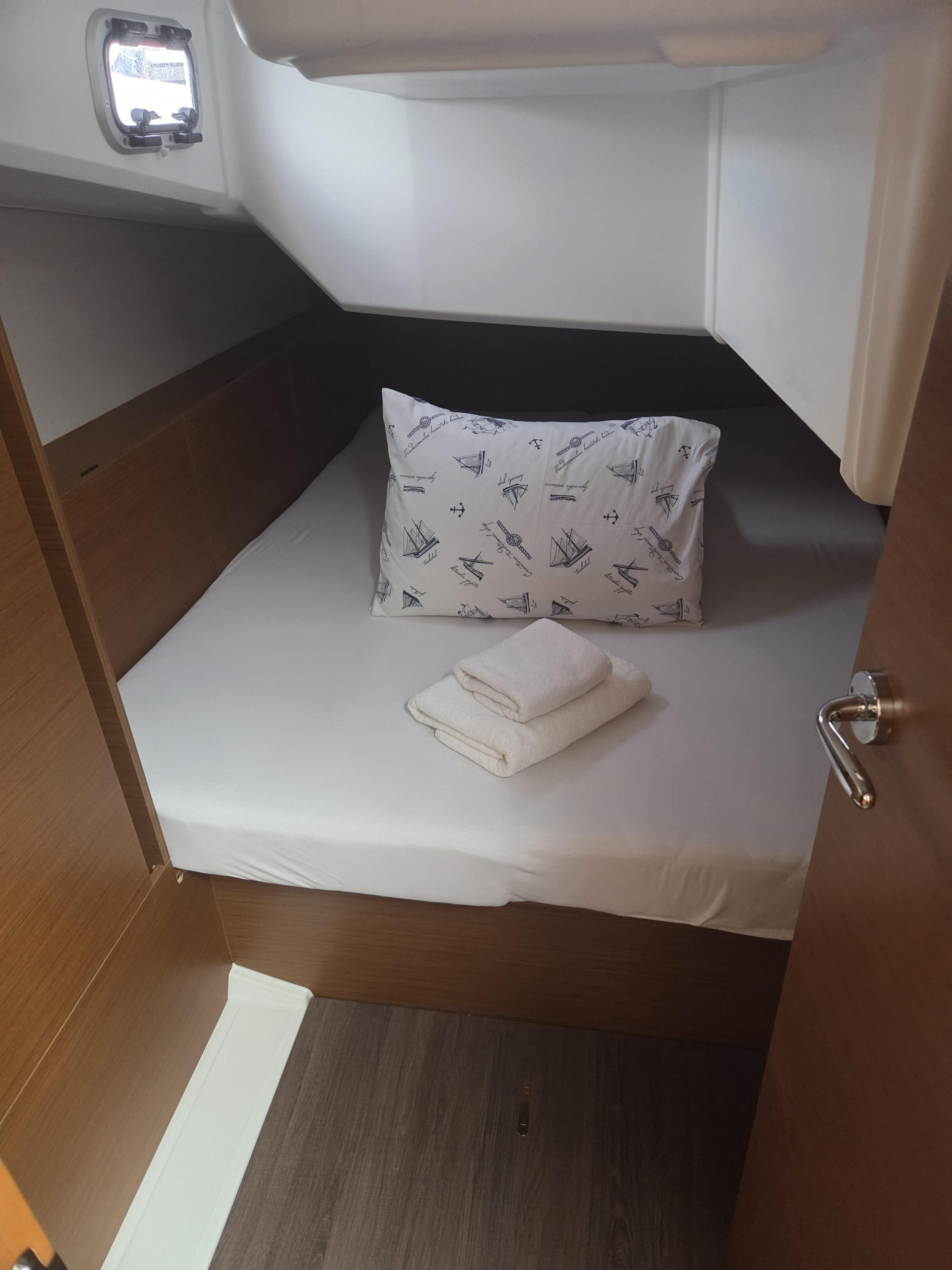 Sun Odyssey 380 - 3 cab. — photo 9