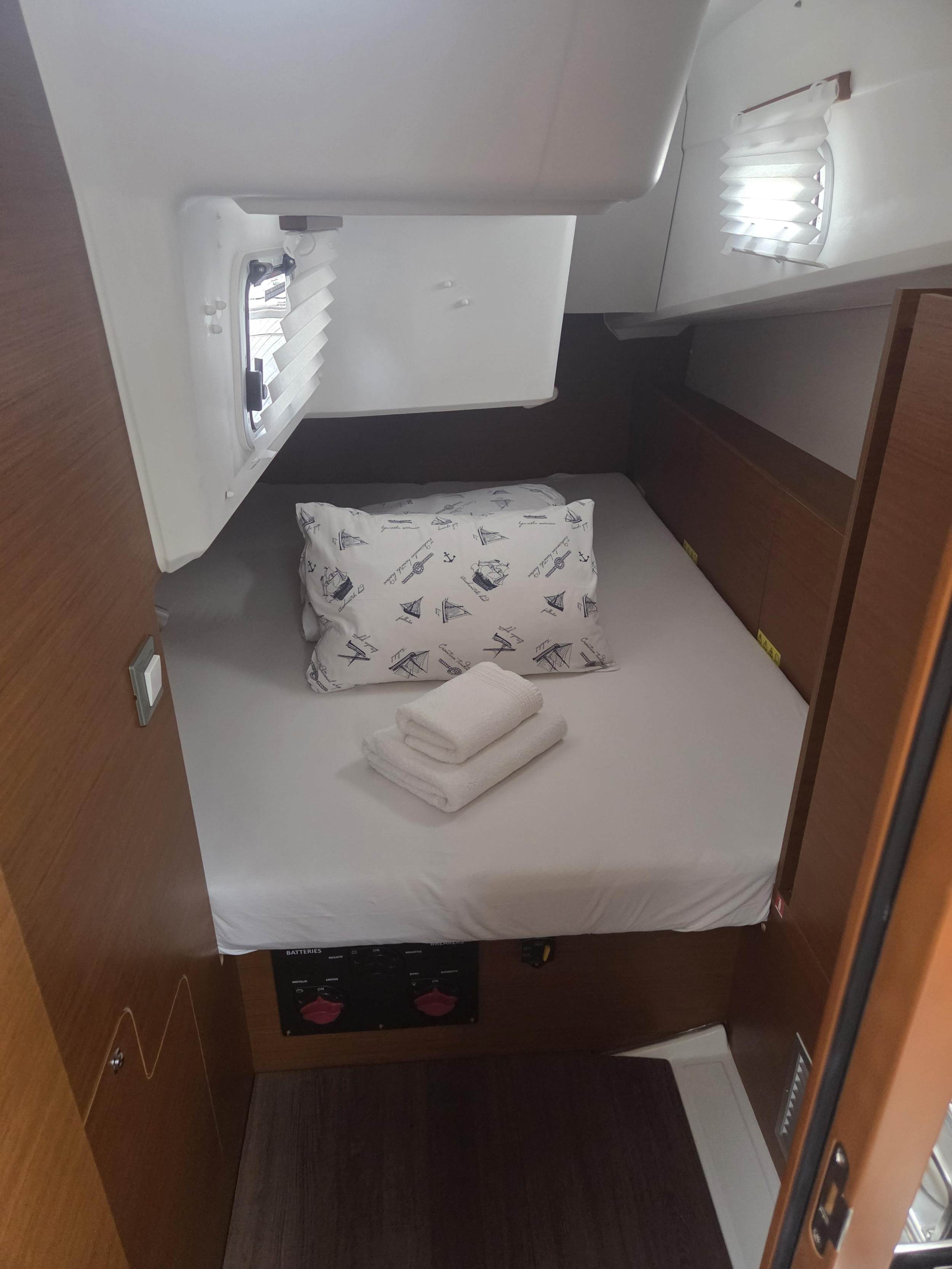 Sun Odyssey 380 - 3 cab. — photo 10