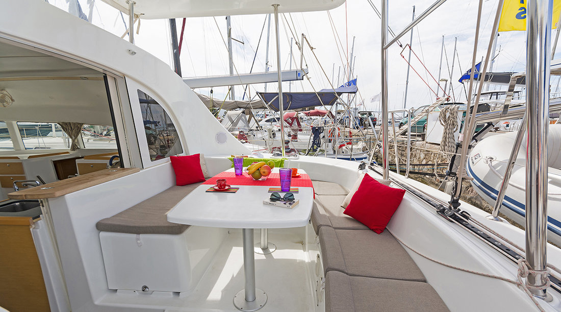 Lagoon 380 - 4 + 2 cab. — photo 13