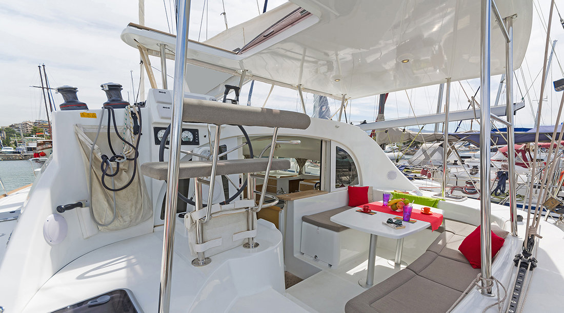 Lagoon 380 - 4 + 2 cab. — photo 15