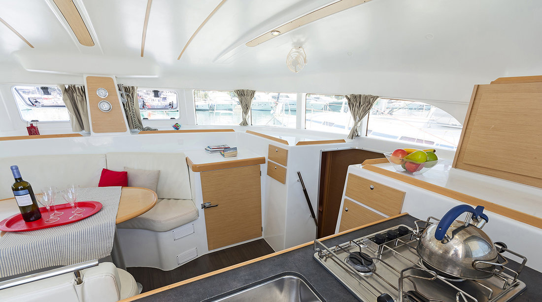 Lagoon 380 - 4 + 2 cab. — photo 18
