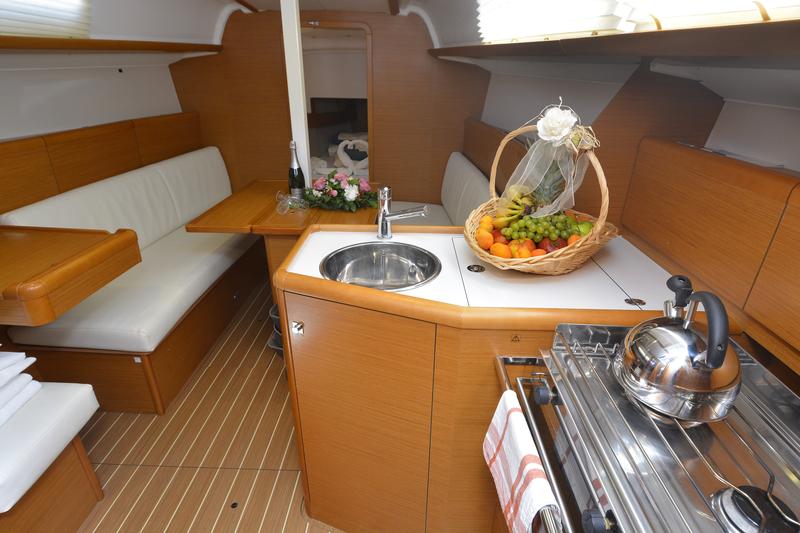 Sun Odyssey 33i - 2 cab. — photo 12