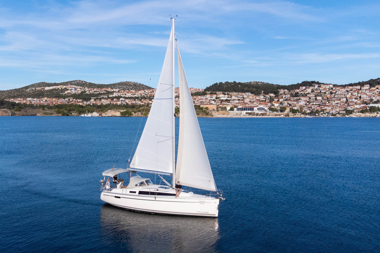 Bavaria Cruiser 33 — photo 1