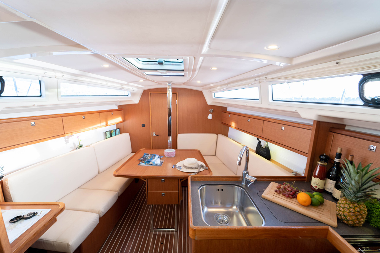Bavaria Cruiser 33 — photo 11