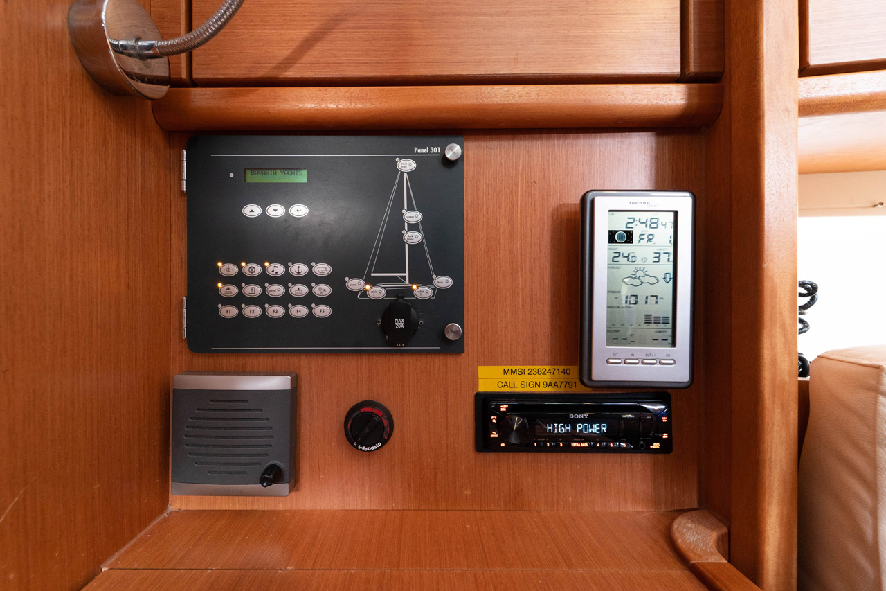Bavaria Cruiser 33 — photo 13