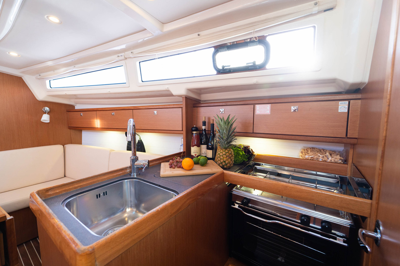 Bavaria Cruiser 33 — photo 15