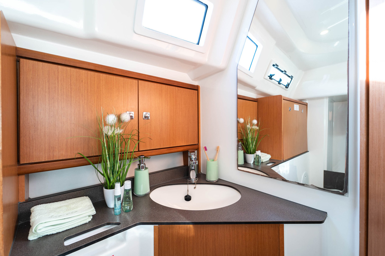 Bavaria Cruiser 33 — photo 18