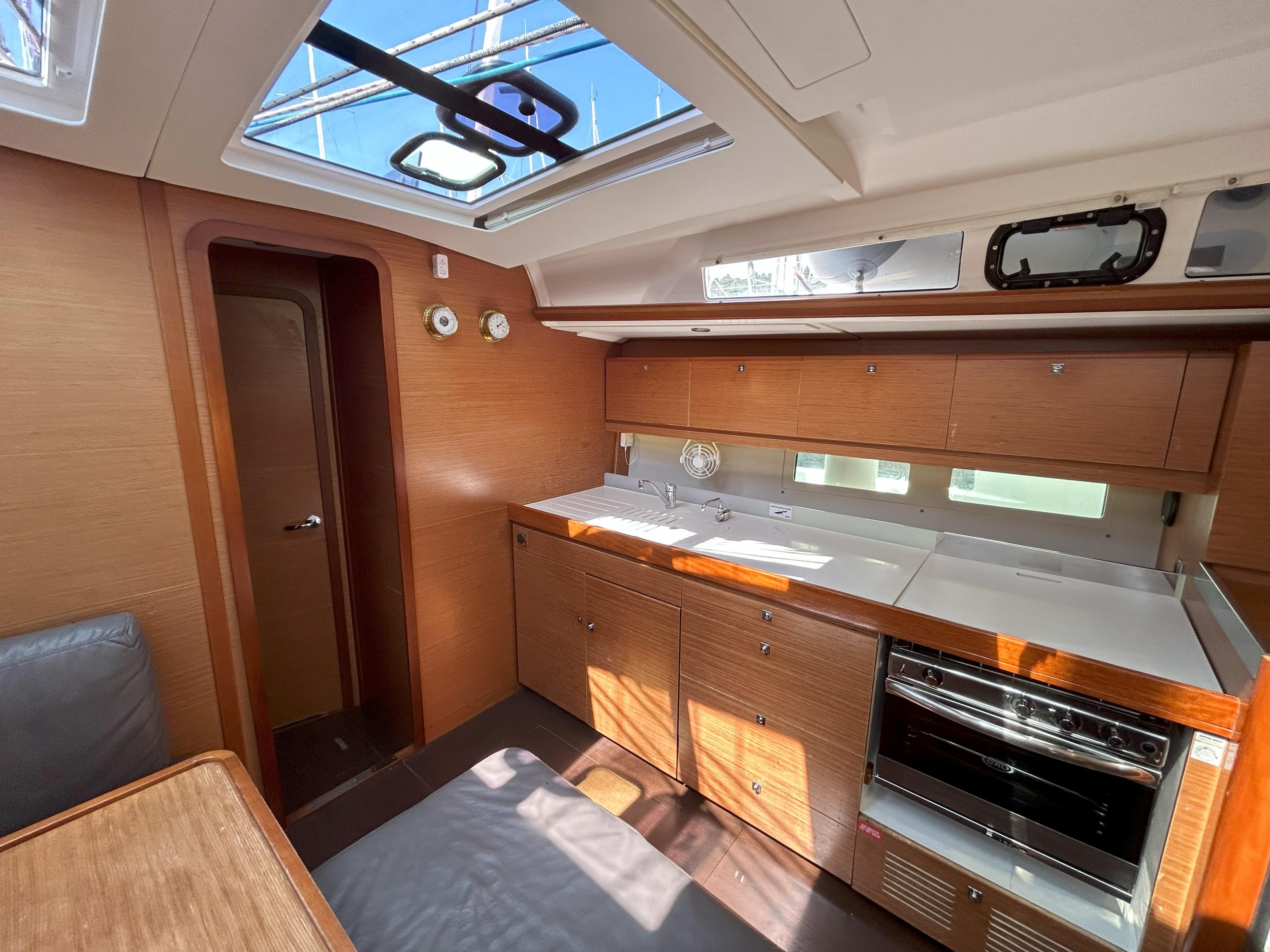 Dufour 460 GL — photo 10