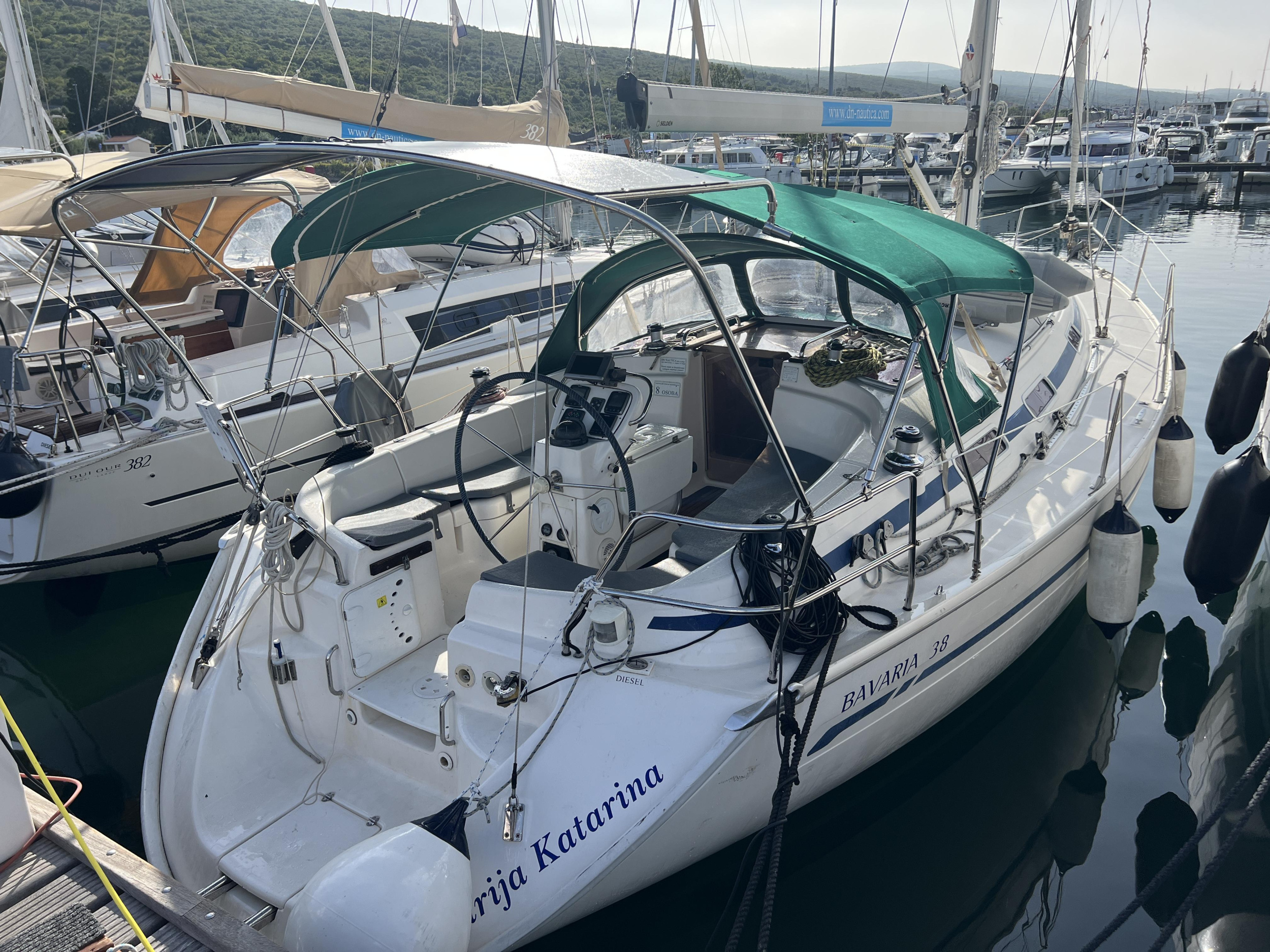 Bavaria 38 — photo 3