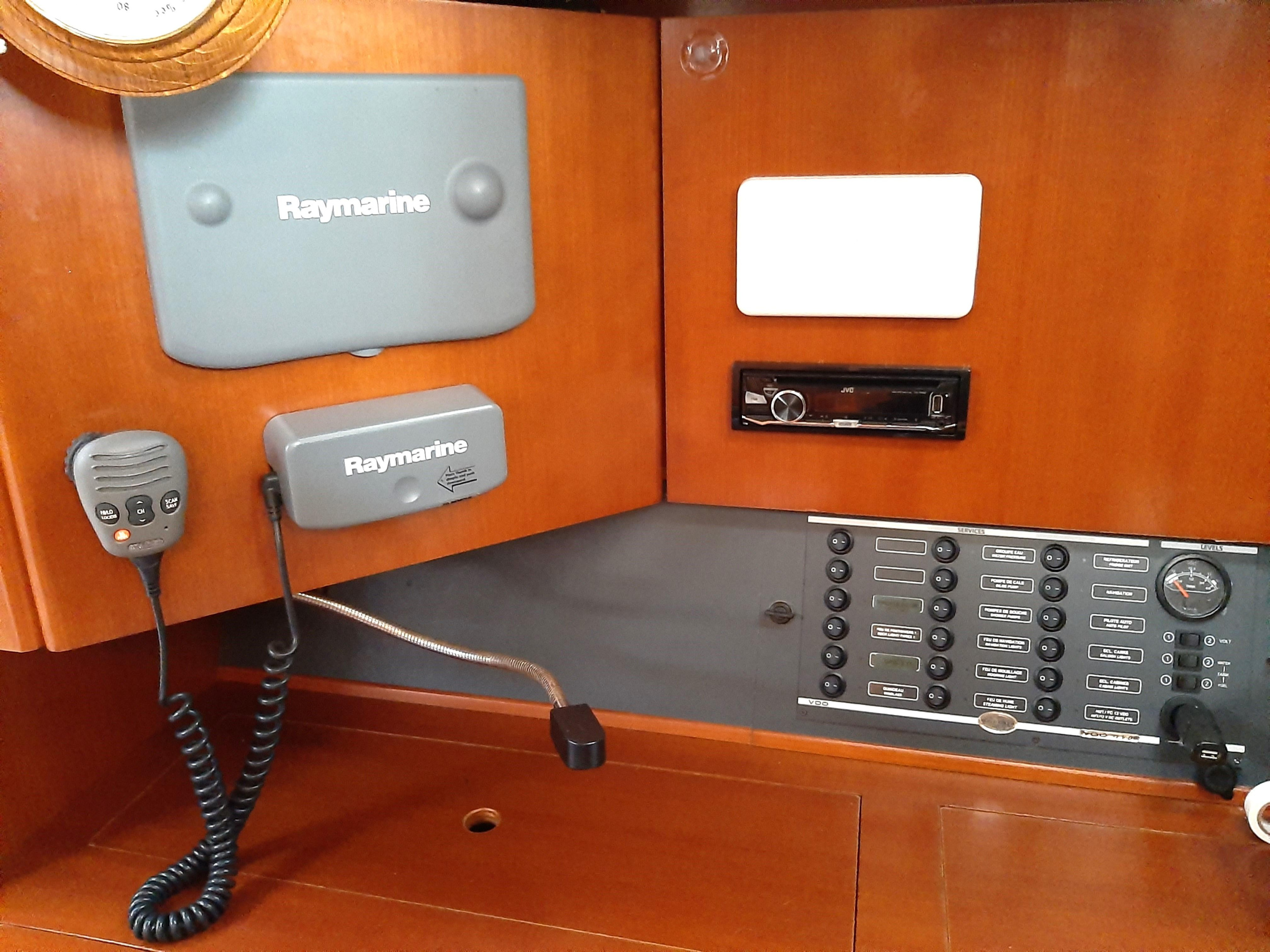 Dufour 425 GL — photo 9