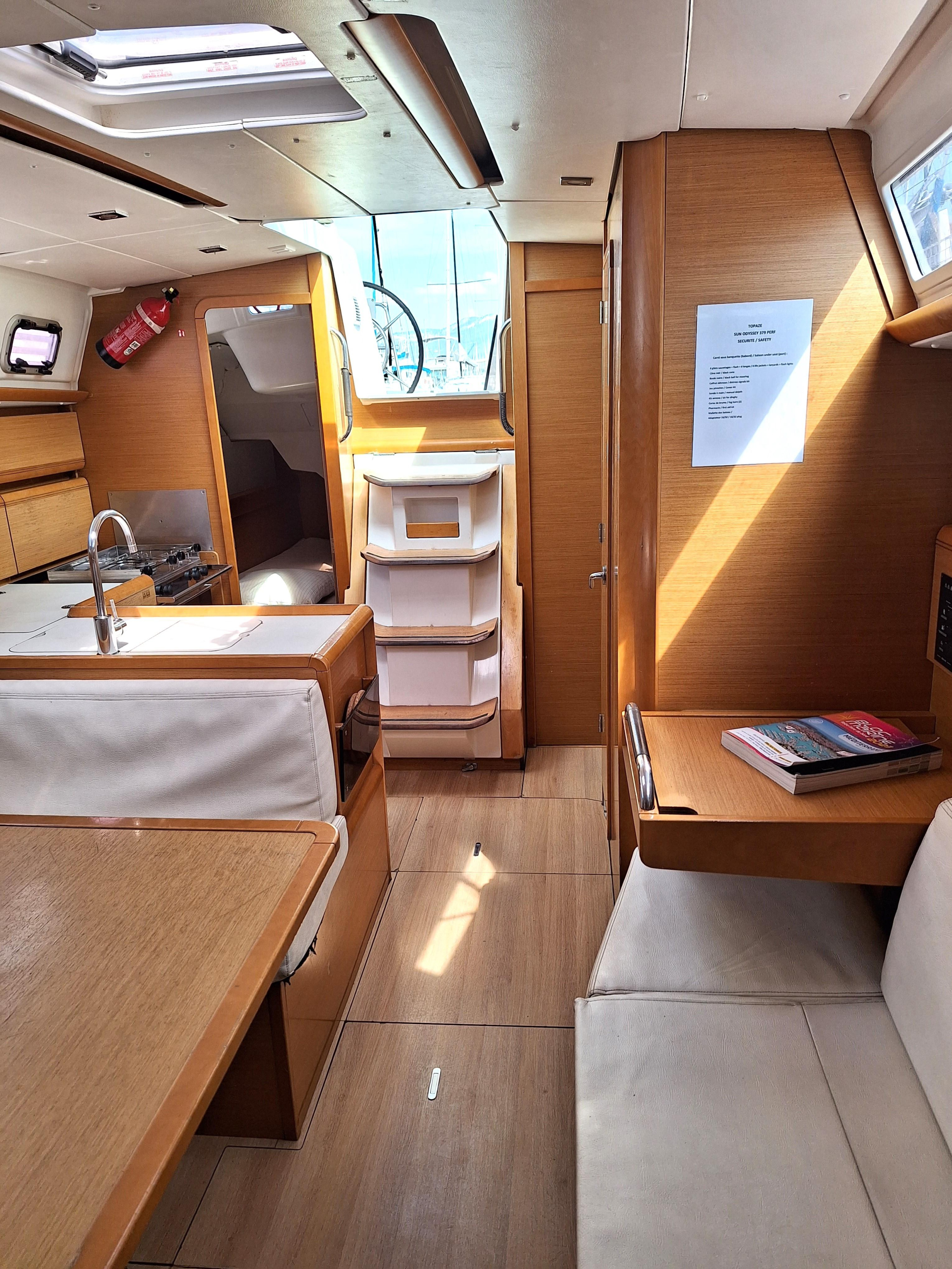 Sun Odyssey 379 — photo 9