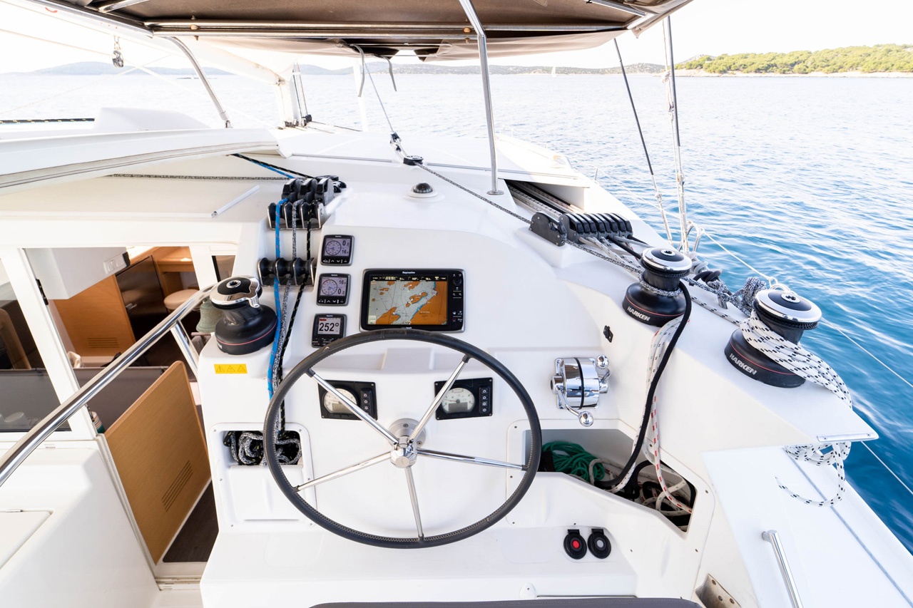 Lagoon 421 - 4 + 1 cab. — photo 8