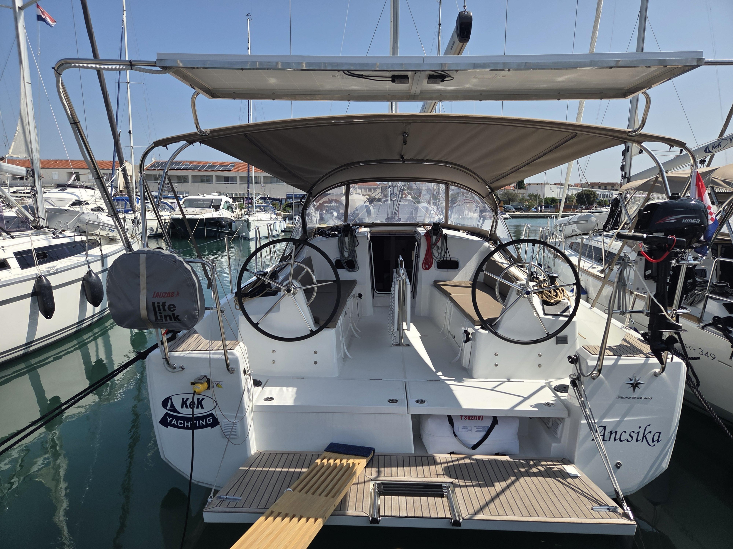 Sun Odyssey 380 - 3 cab. — photo 3