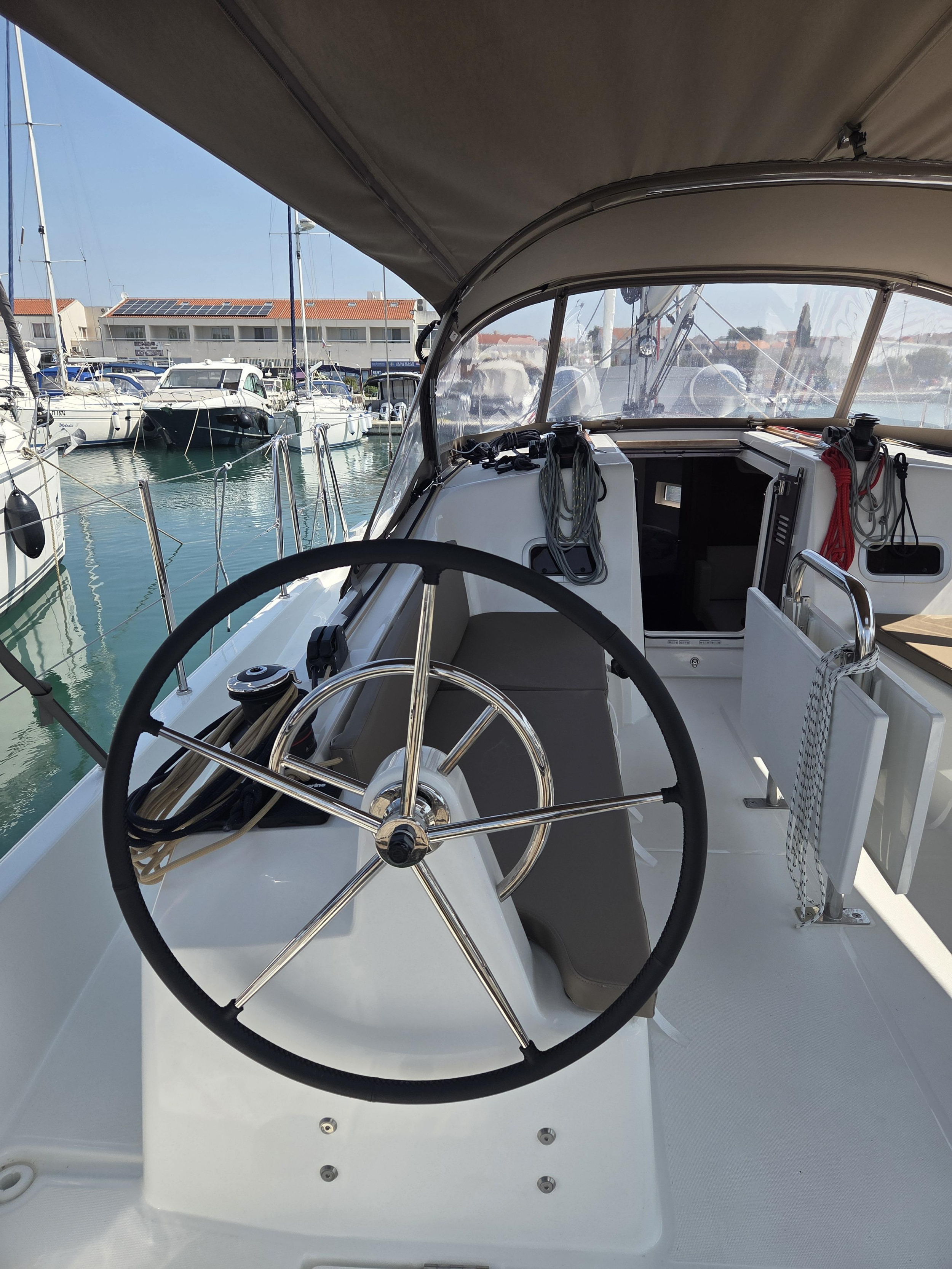Sun Odyssey 380 - 3 cab. — photo 9