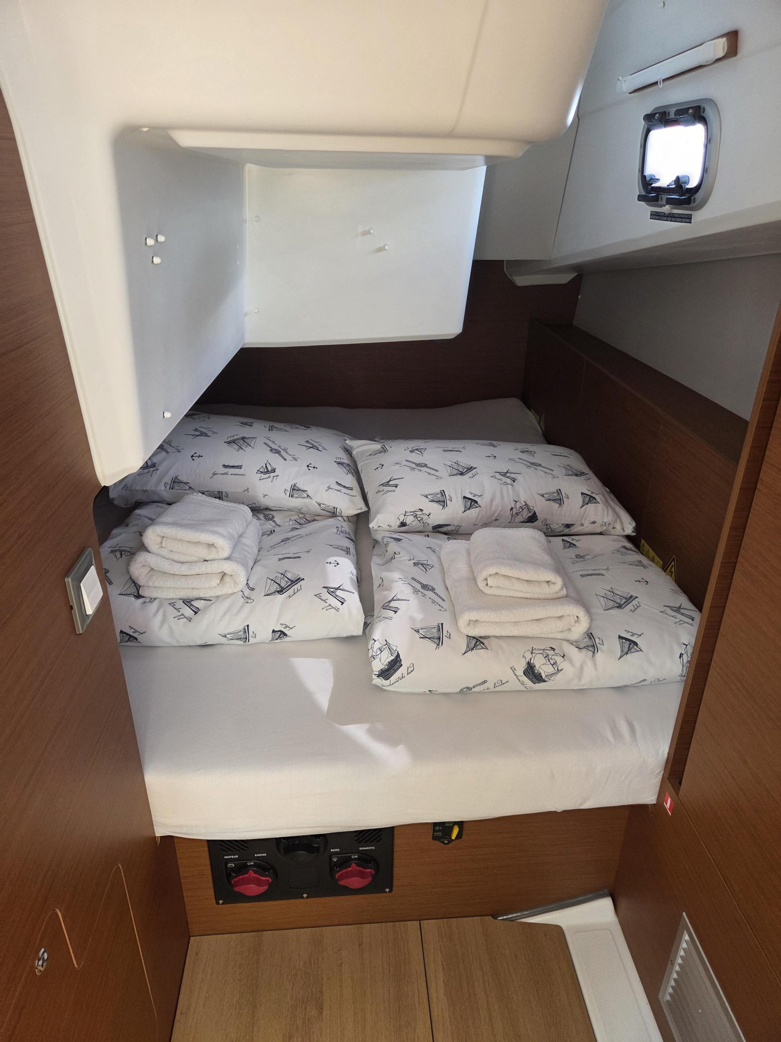 Sun Odyssey 380 - 3 cab. — photo 11