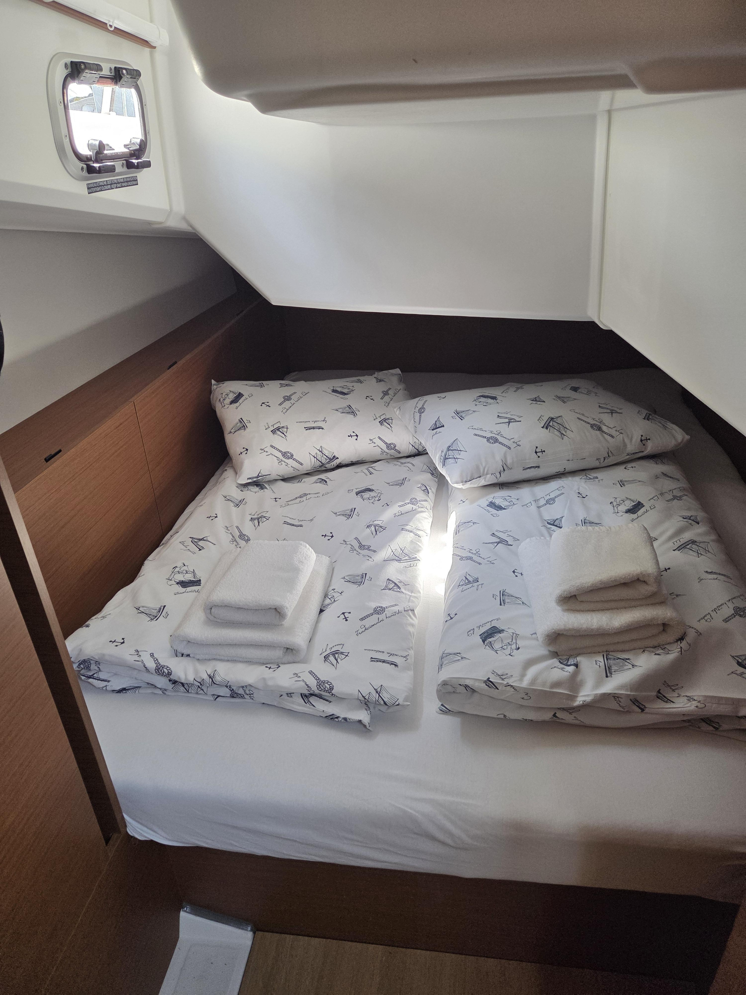 Sun Odyssey 380 - 3 cab. — photo 12