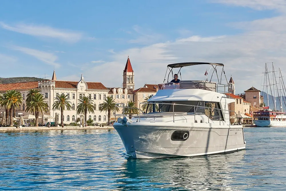 Swift Trawler 30 — photo 7