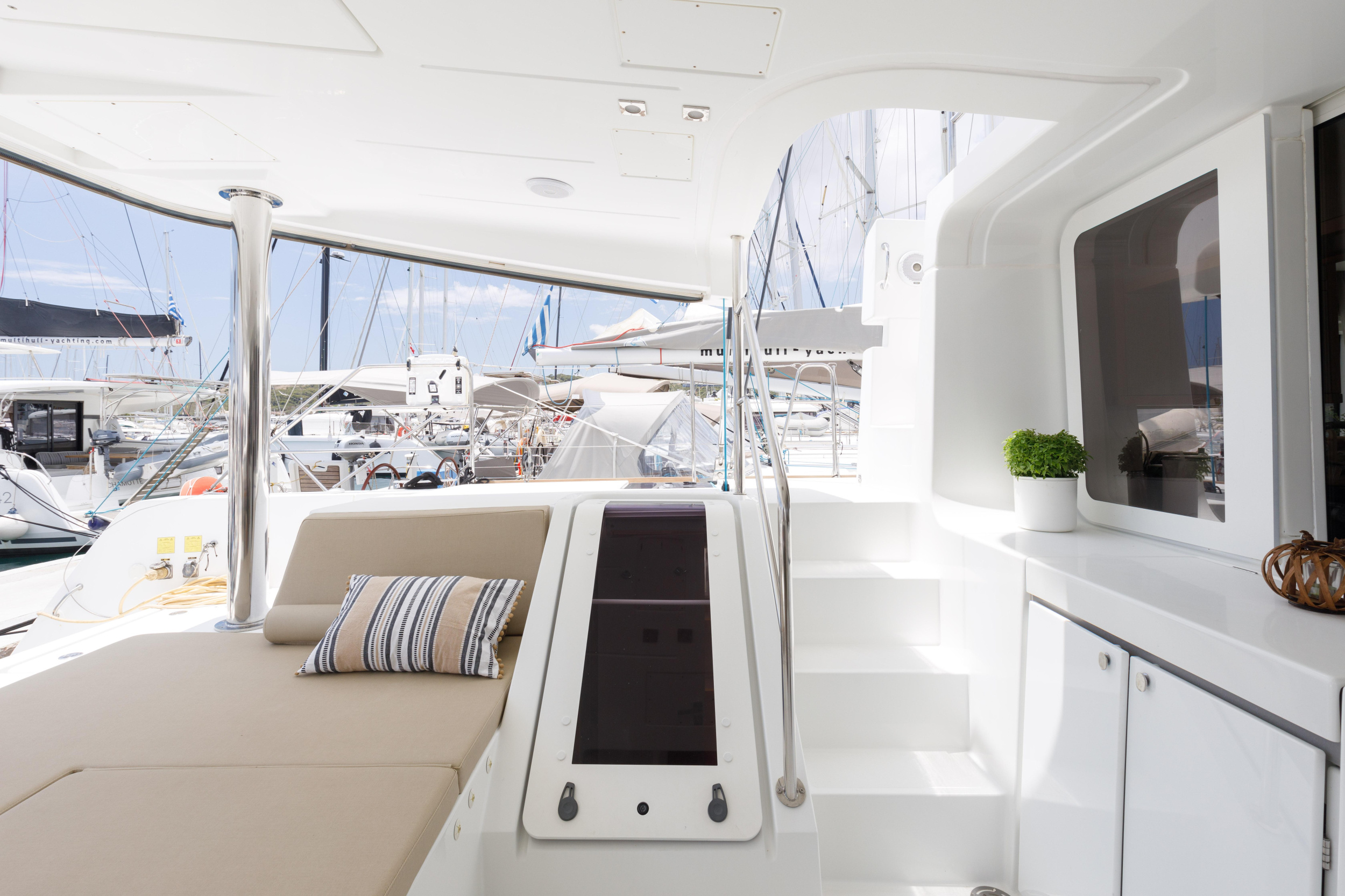Lagoon 52 - 5 + 2 cab. — photo 11