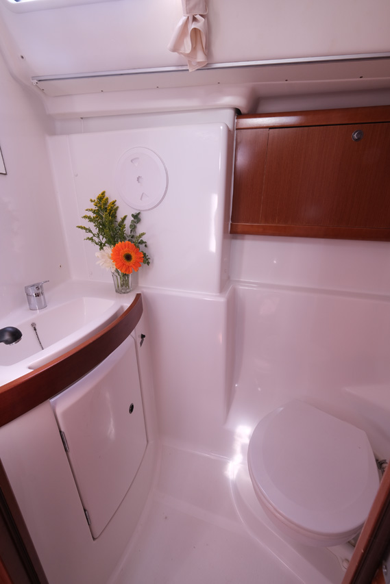 Oceanis 43 Family - 4 cab. — photo 16