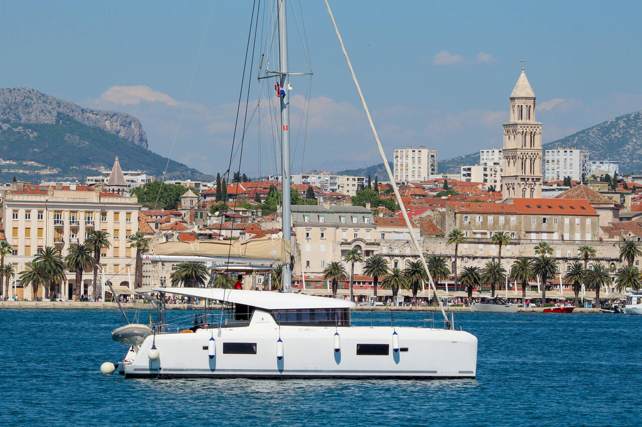 Lagoon 42 - 4 + 2 cab. — photo 3