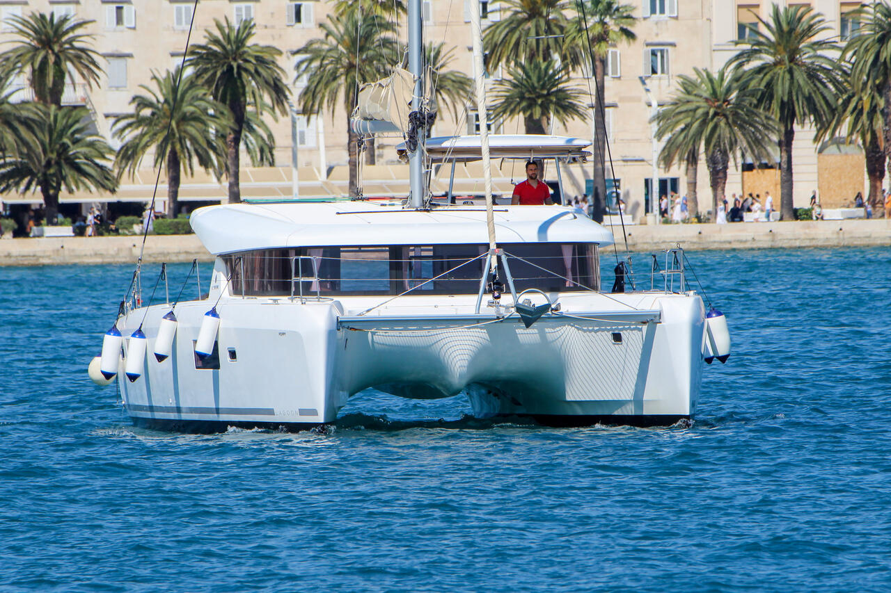 Lagoon 42 - 4 + 2 cab. — photo 4