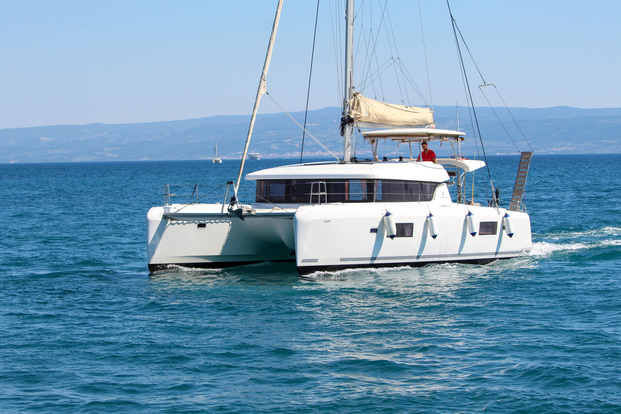 Lagoon 42 - 4 + 2 cab. — photo 6