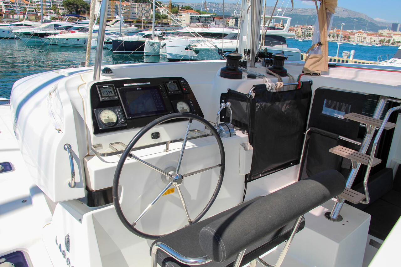 Lagoon 42 - 4 + 2 cab. — photo 11