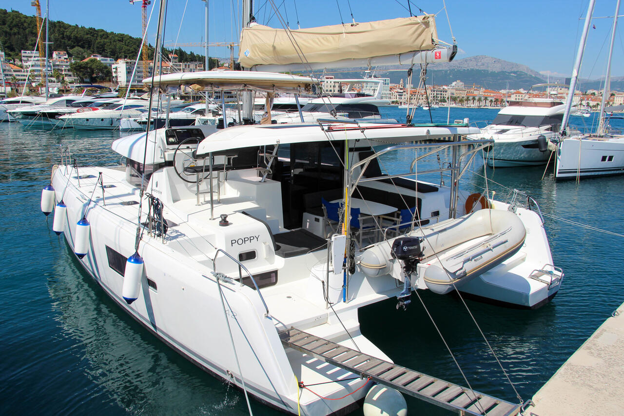 Lagoon 42 - 4 + 2 cab. — photo 13