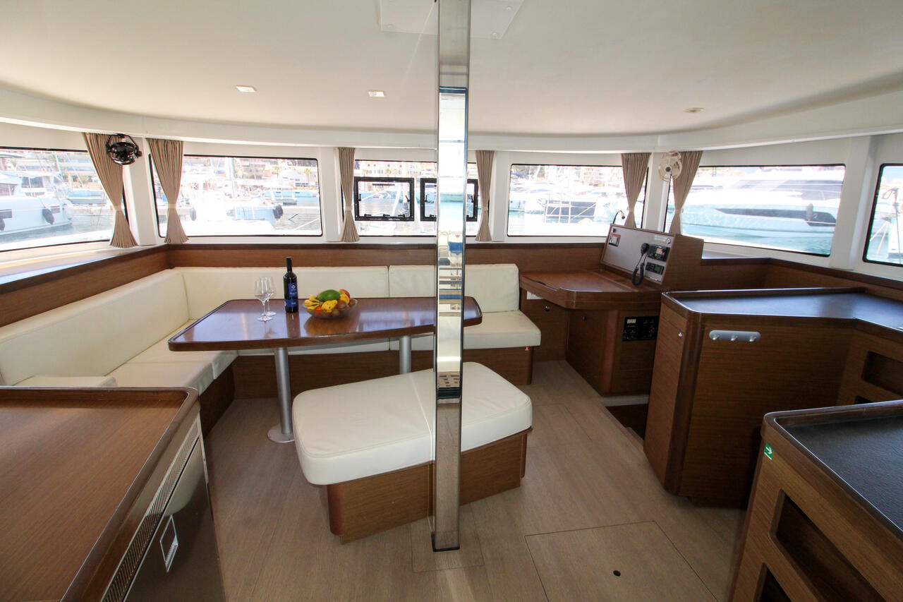 Lagoon 42 - 4 + 2 cab. — photo 17