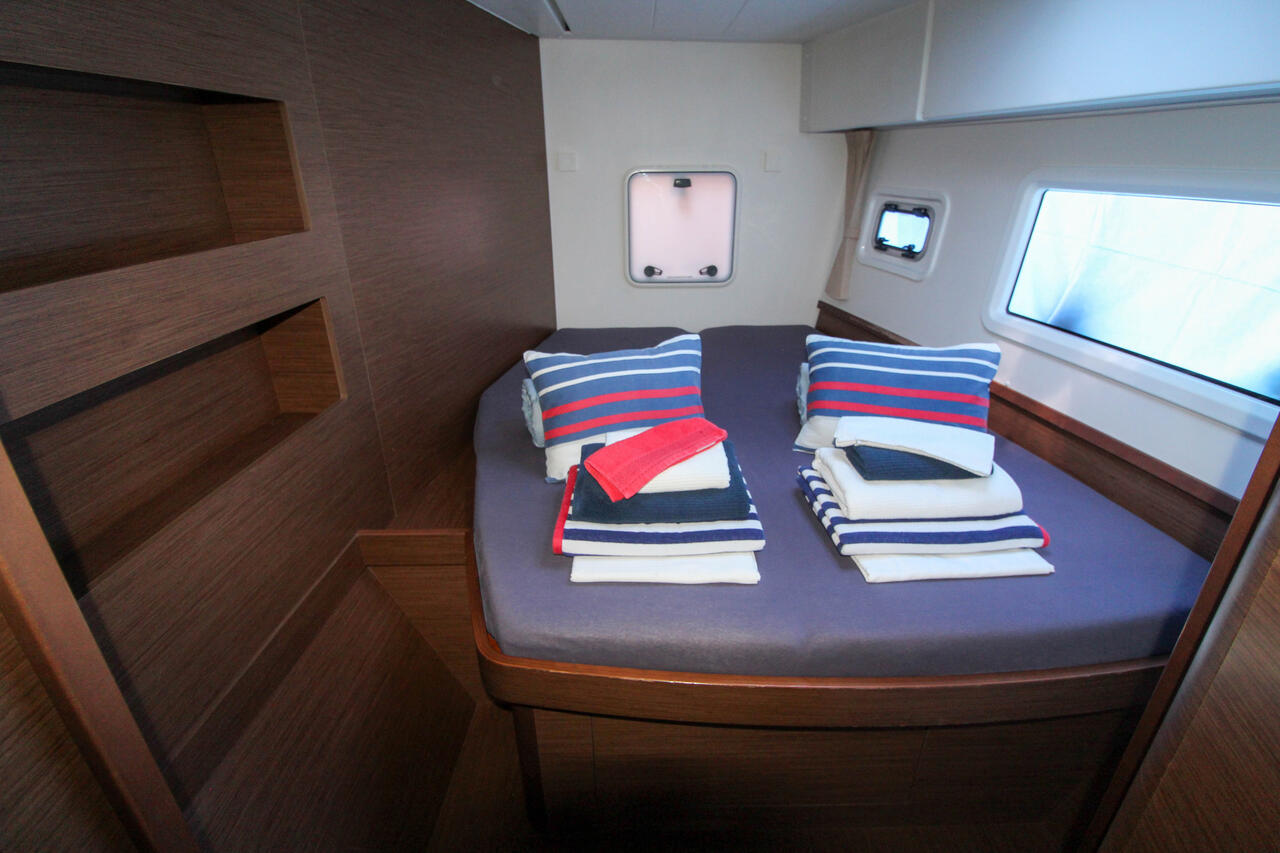 Lagoon 42 - 4 + 2 cab. — photo 19