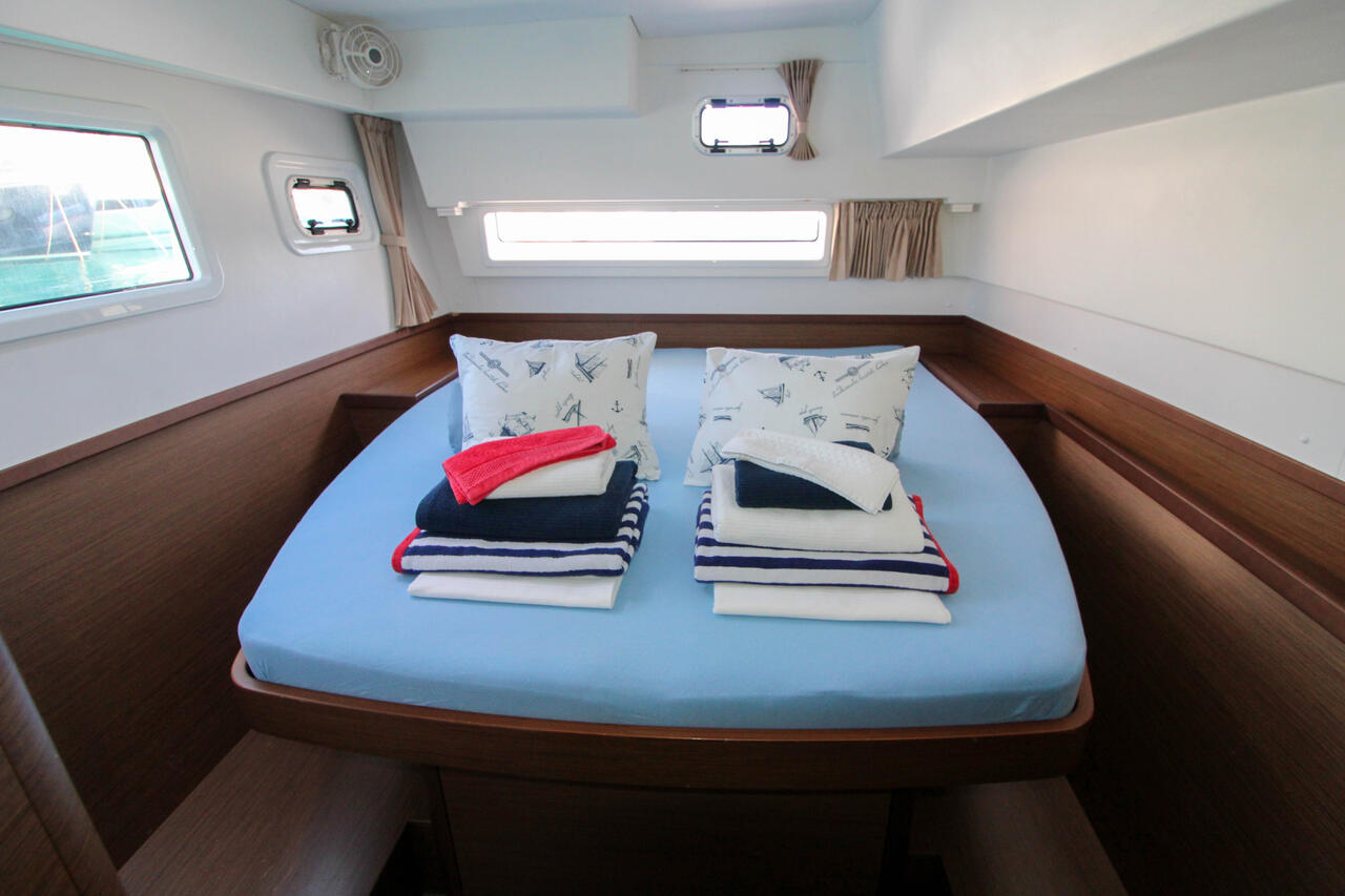 Lagoon 42 - 4 + 2 cab. — photo 20