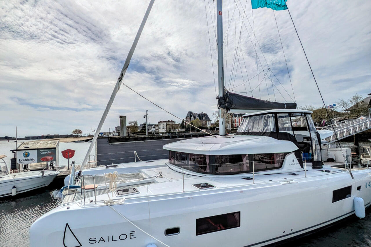 Lagoon 42 - 4 + 2 cab. — photo 1