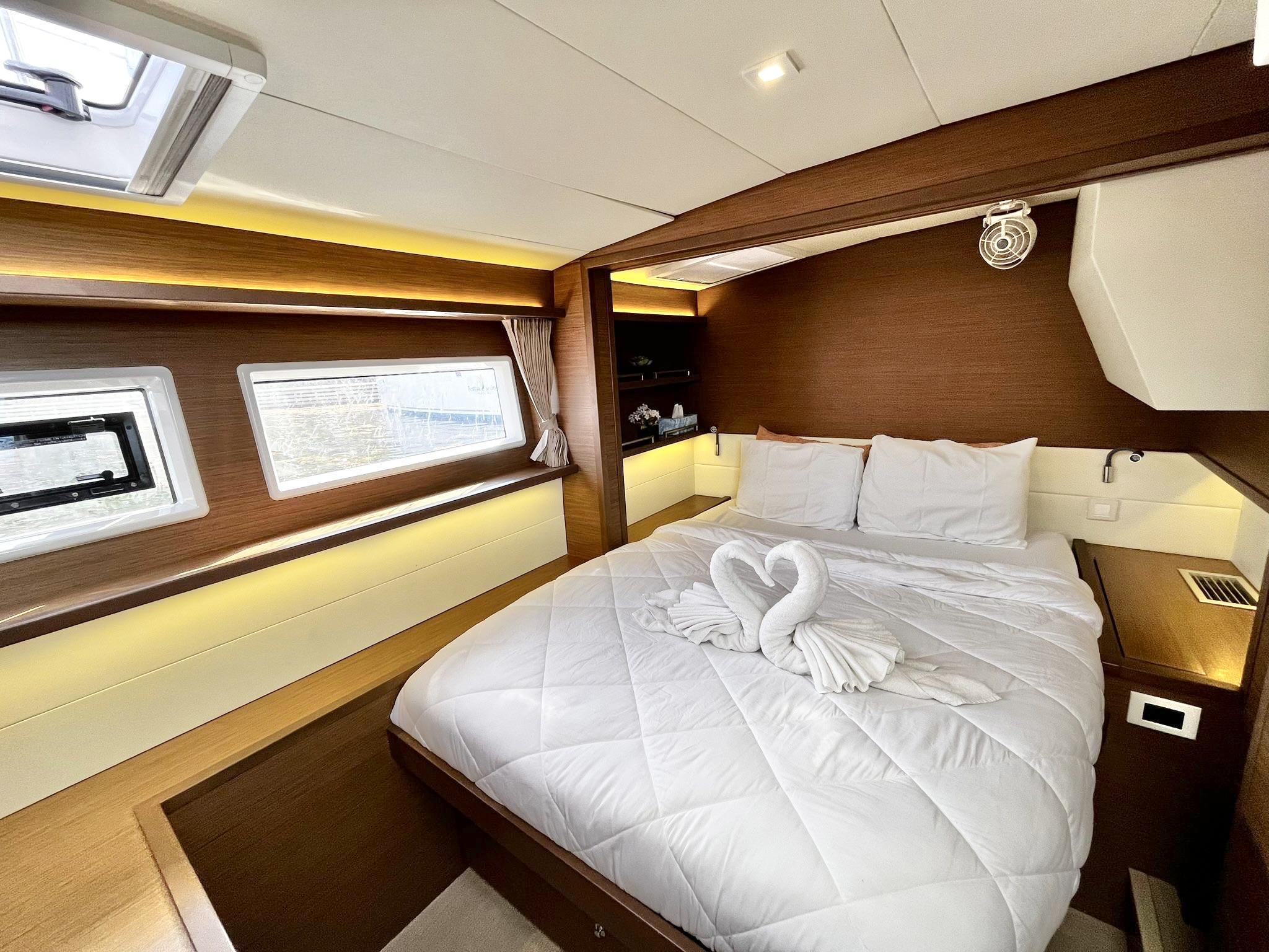 Lagoon 52 - 5 + 1 cab. — photo 4