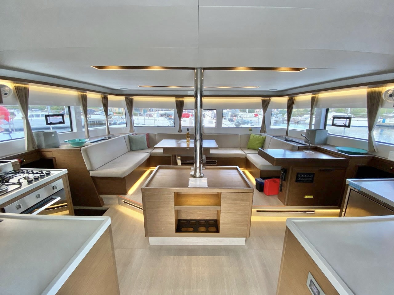 Lagoon 50 - 6 + 1 cab. — photo 10
