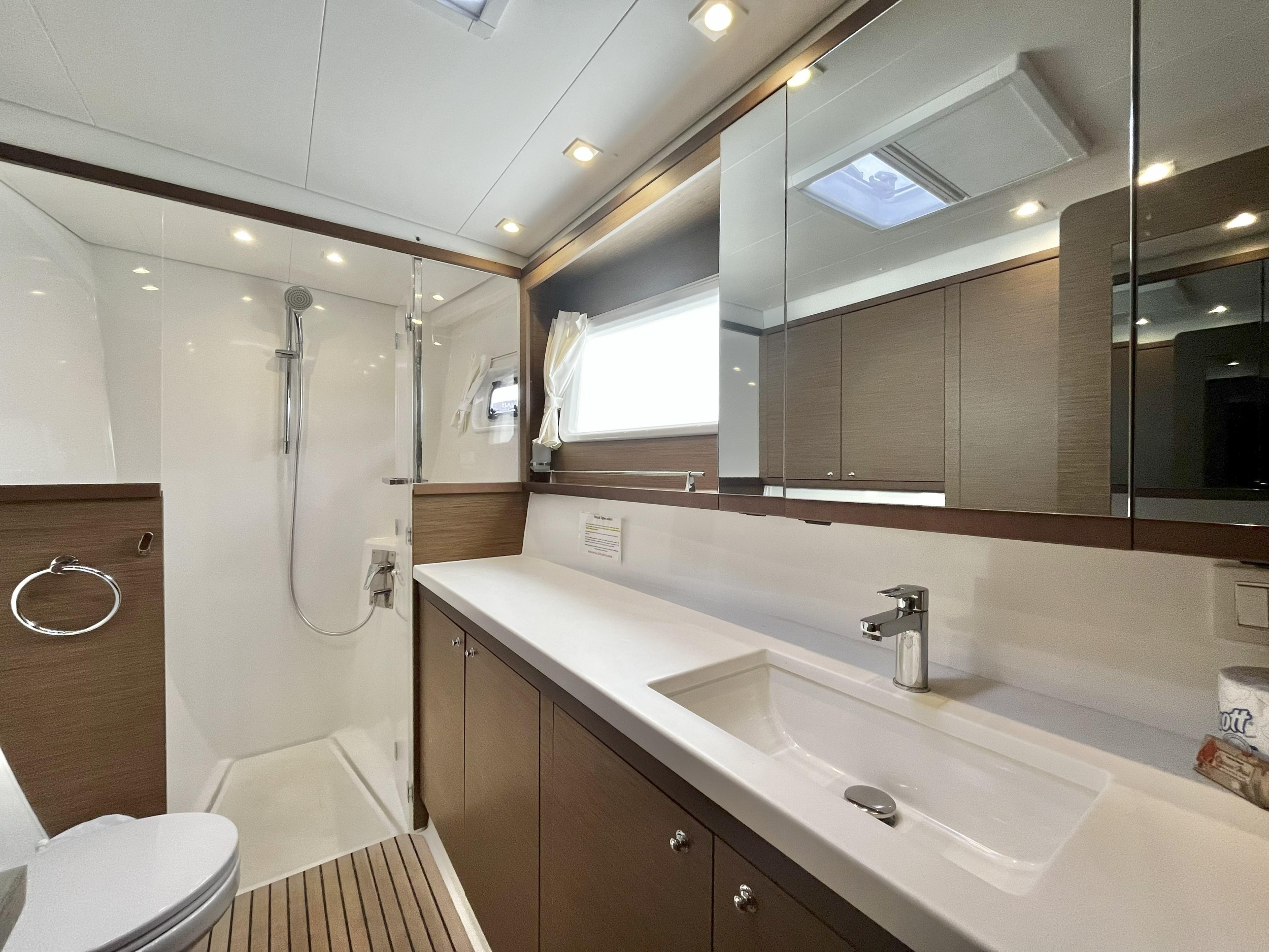 Lagoon 450 F - 3 + 1 cab. — photo 4