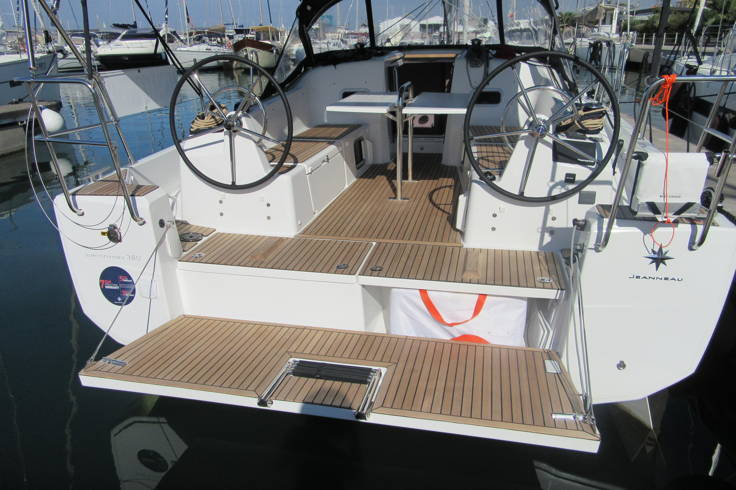 Sun Odyssey 380 - 3 cab. — photo 1