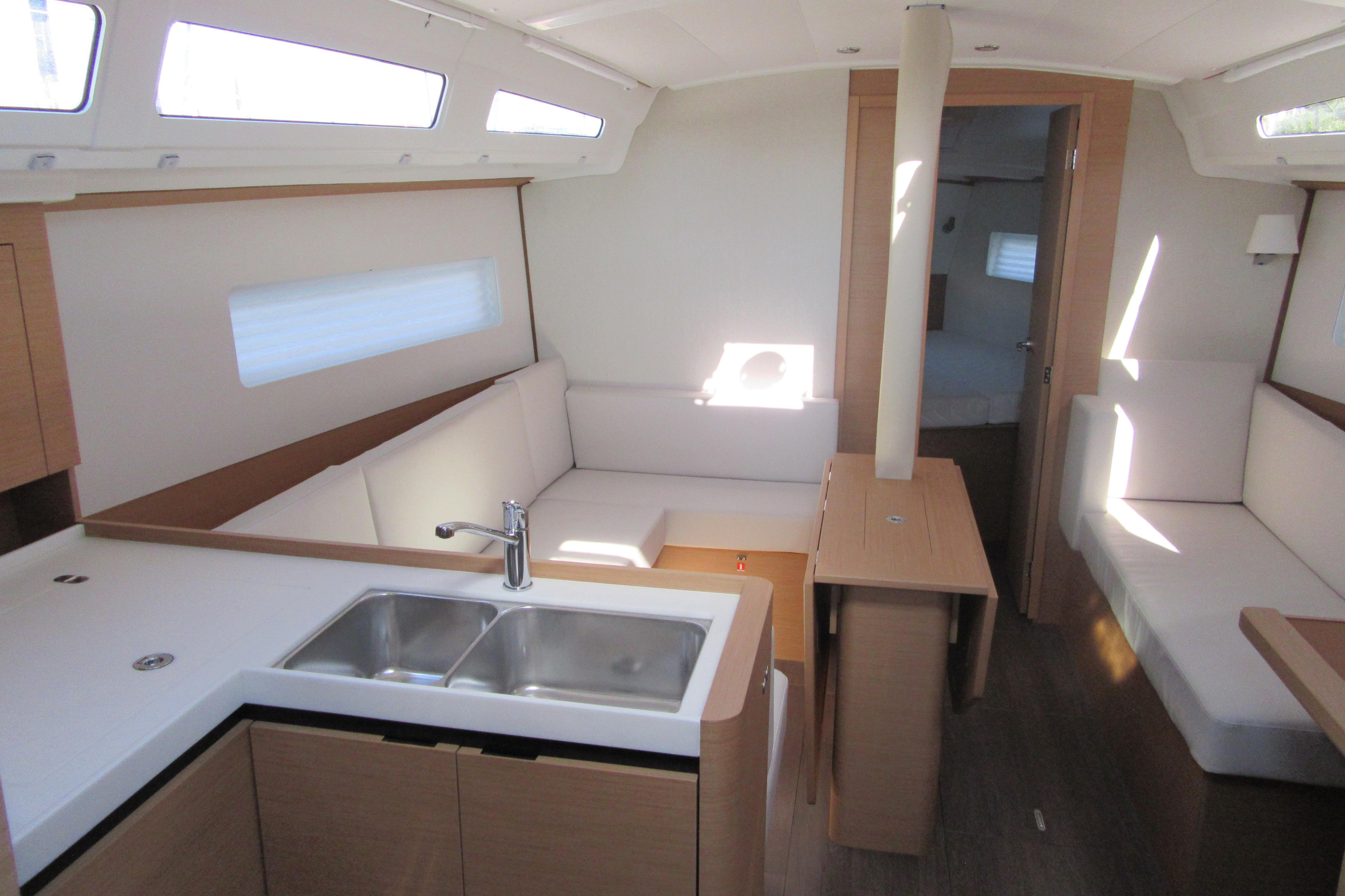 Sun Odyssey 380 - 3 cab. — photo 3