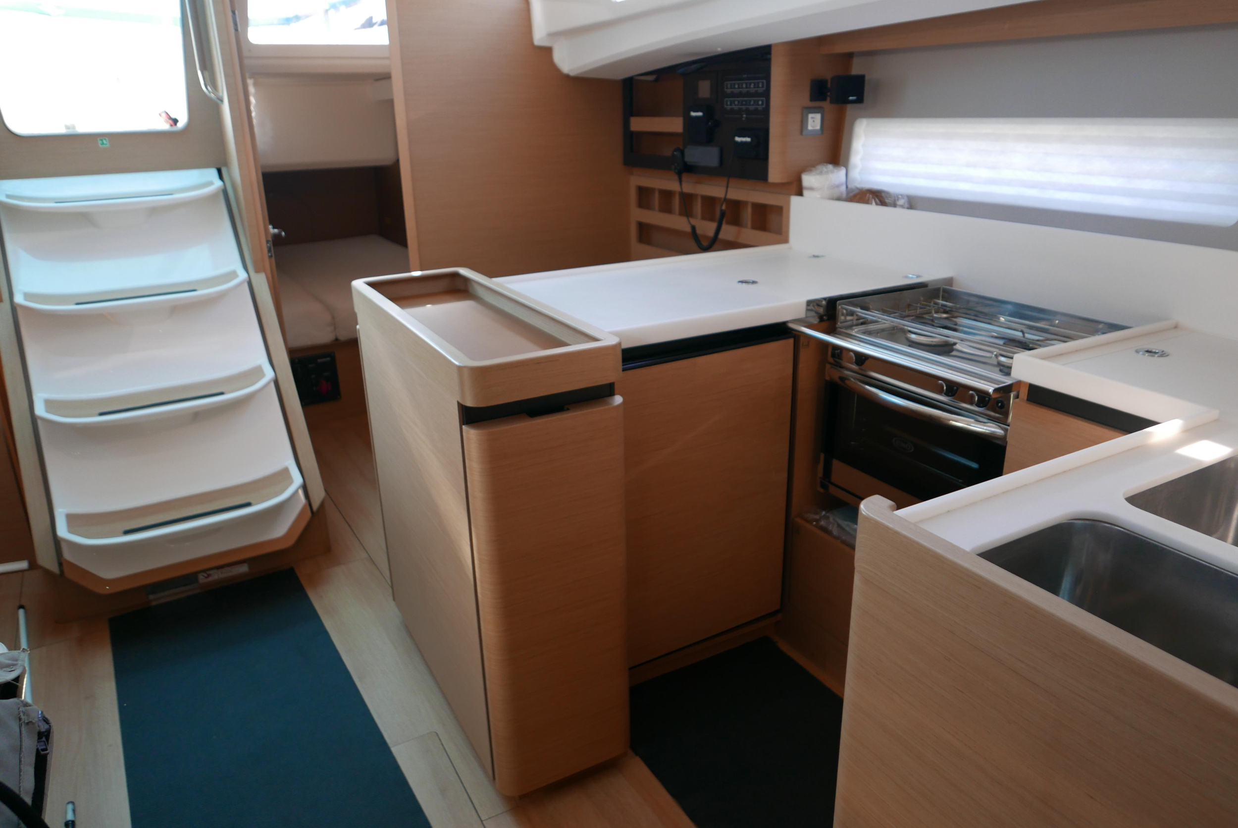 Sun Odyssey 440 - 4 cab. — photo 3
