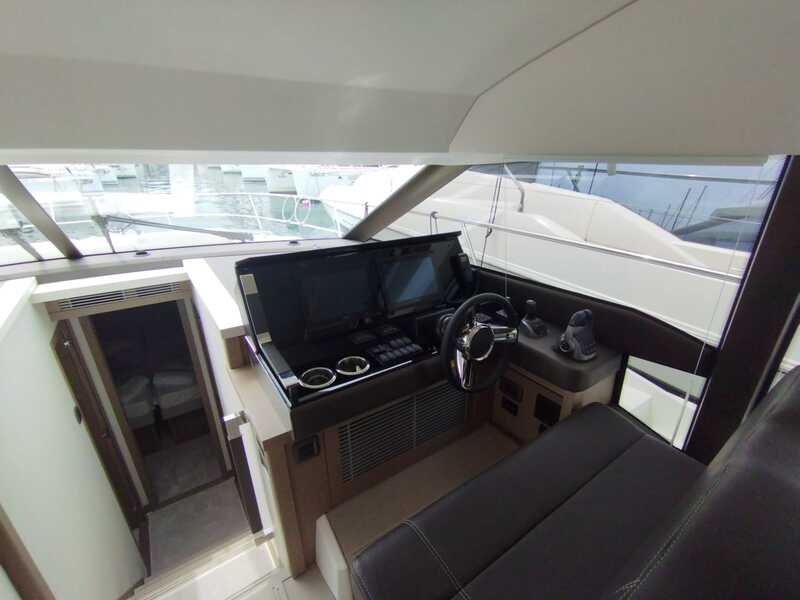 Prestige 520 Flybridge - 3 + 1 cab. — photo 13